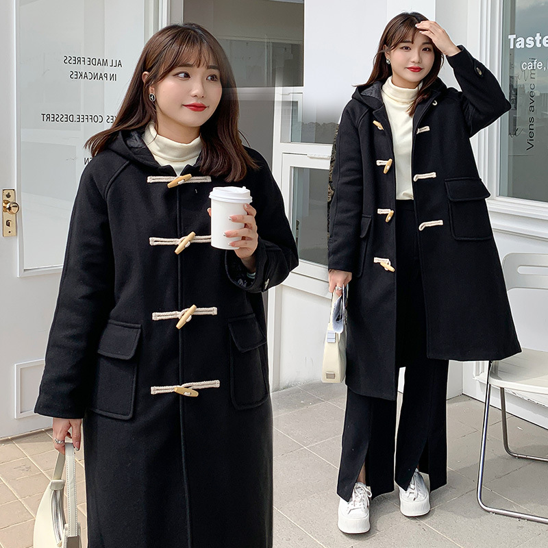 Ropa de talla grande para mujer para otoño e invierno, abrigo de lana acolchado grueso con elegantes botones de palanca y capucha, modelo 2651.