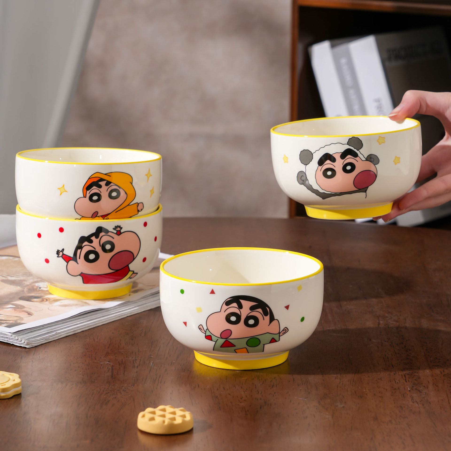 Crayon Shin-chan cuenco de cerámica nuevo lindo juego de cuenco de arroz de vajilla para el hogar caja de regalo de cumpleaños de alto valor regalo de mano