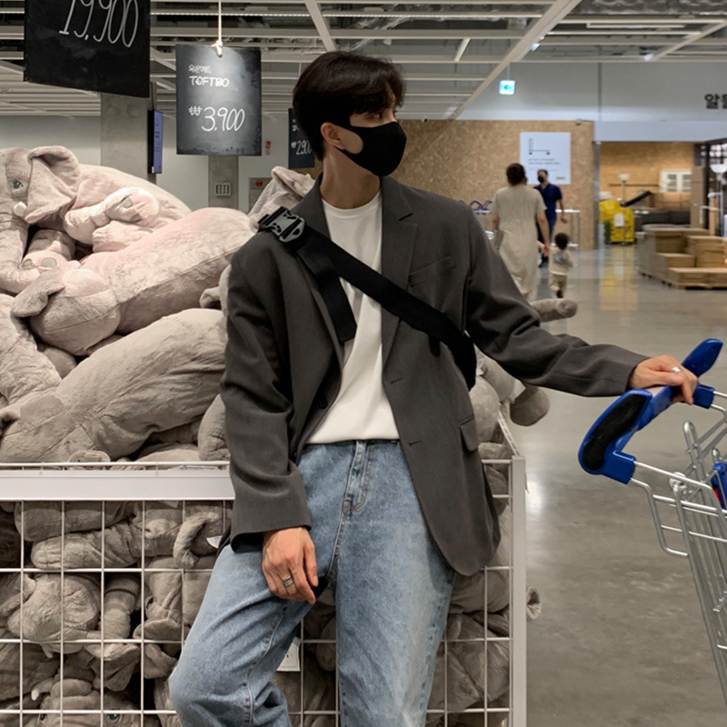 짙은 회색
