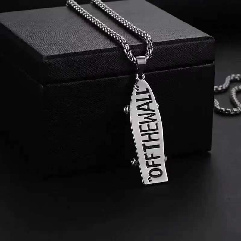 Collier avec pendentif personnalisé pour hommes et femmes, marque à la mode, longue lettre, skateboard, accessoires de rap et de danse hip-hop_voghion.com