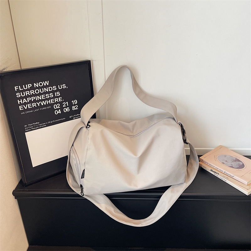 Simple Solid Color Soft-Sided Crossbody Tote Travel Bag with Large Capacity, Waterproof, Suitable for Commuting, Fitness, and Short Trips Simple Solid Color Soft-Sided Crossbody Tote Travel Bag with Large Capacity, Waterproof, Suitable for Commuting, Fitness, and Short Trips