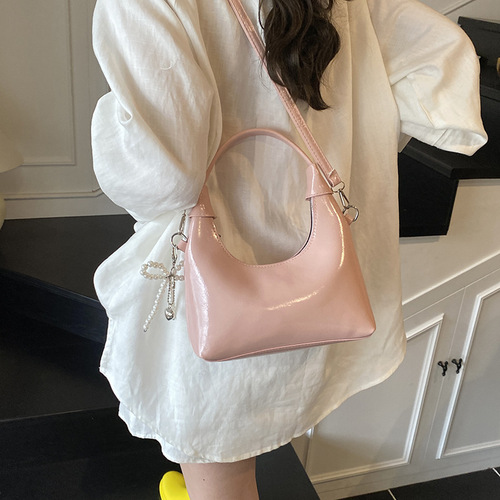 Fashionable casual quality niche women's bag 2025 new armpit bag versatile shoulder crossbody bag commuting tote bag