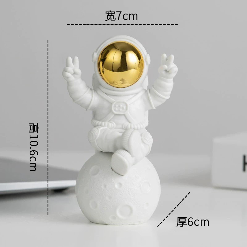 大サイズの宇宙飛行士が宇宙飛行士の客間の部屋の家の酒場の装飾品を飾って贈り物をして卸売りします。|undefined