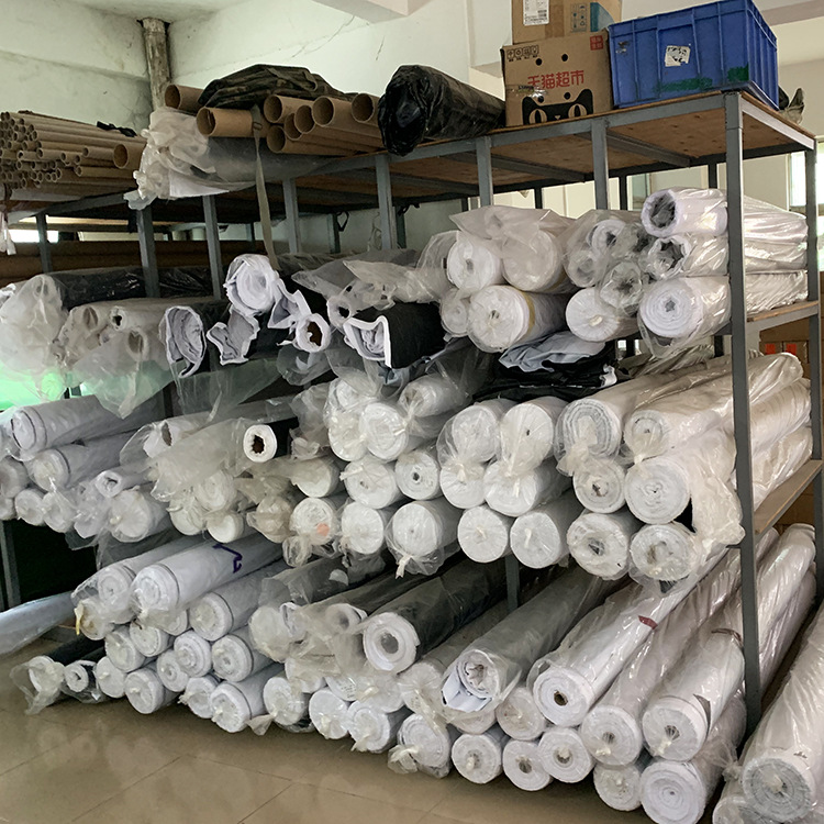 仓库堆放的布料