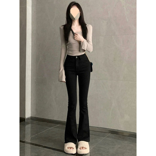 French-style innerwear, uniquely chic and pure desire style, square-neck split long-sleeved base shirt, fitted micro-pleated jeans two-piece set