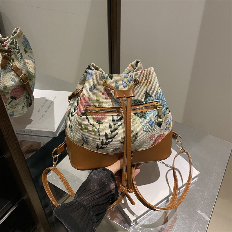 Bolsa de mochila de estilo nacional para mujeres 2024 nuevo bolso de moda para teléfonos móviles de verano ocio retro bolso de cubo de cuerda