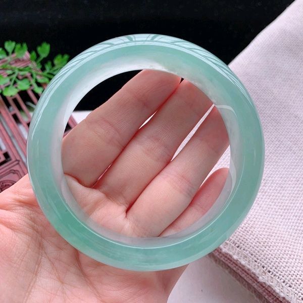 Vòng tay ngọc bích tự nhiên Myanmar A cao cấp, đường kính trong 53–62 mm chi tiết 4