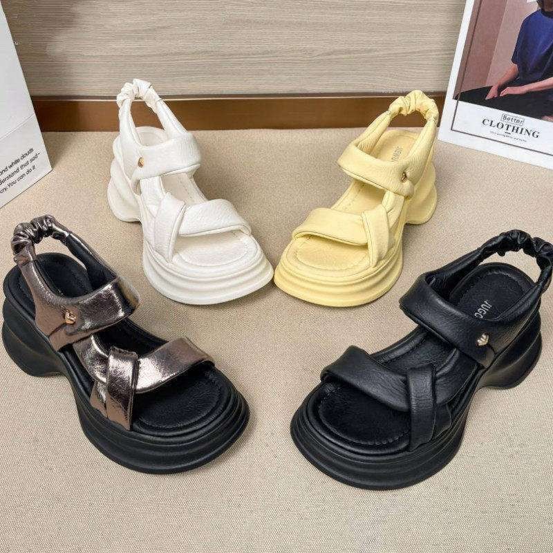Sandalias de alta sensación para mujeres 2026 nuevos zapatos de suela gruesa muffin romana con falda explosiva zapatos de playa de moda