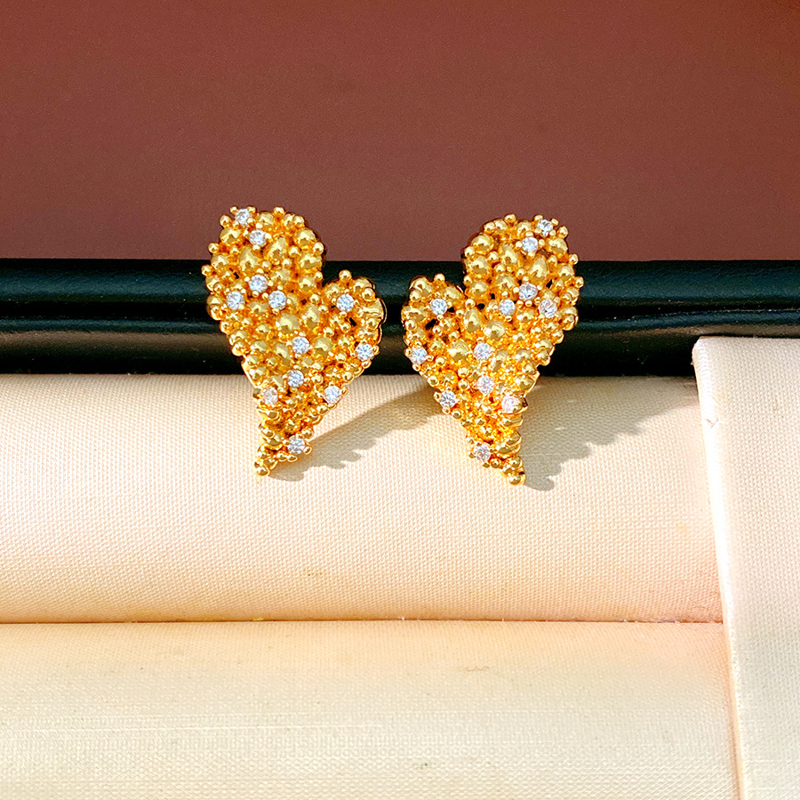 18k oro real chapado aguja de plata zircon pernos de orejas en forma de corazón personalidad simple pendientes de nicho ligero lujo alta sensación de orejas para mujeres image 7