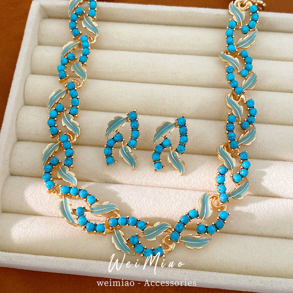 Vintage oil-dripped resin leaf spliced necklace, light luxury niche collarbone chain, retro-style jewelry set