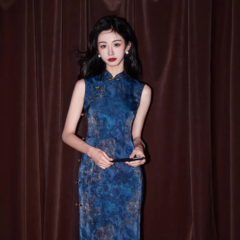 Blue Jacquard Sleeveless Improved Cheongsam, Retro and Elegant Style, Hong Kong Style Long Slim-Fit Dress for Everyday Wear