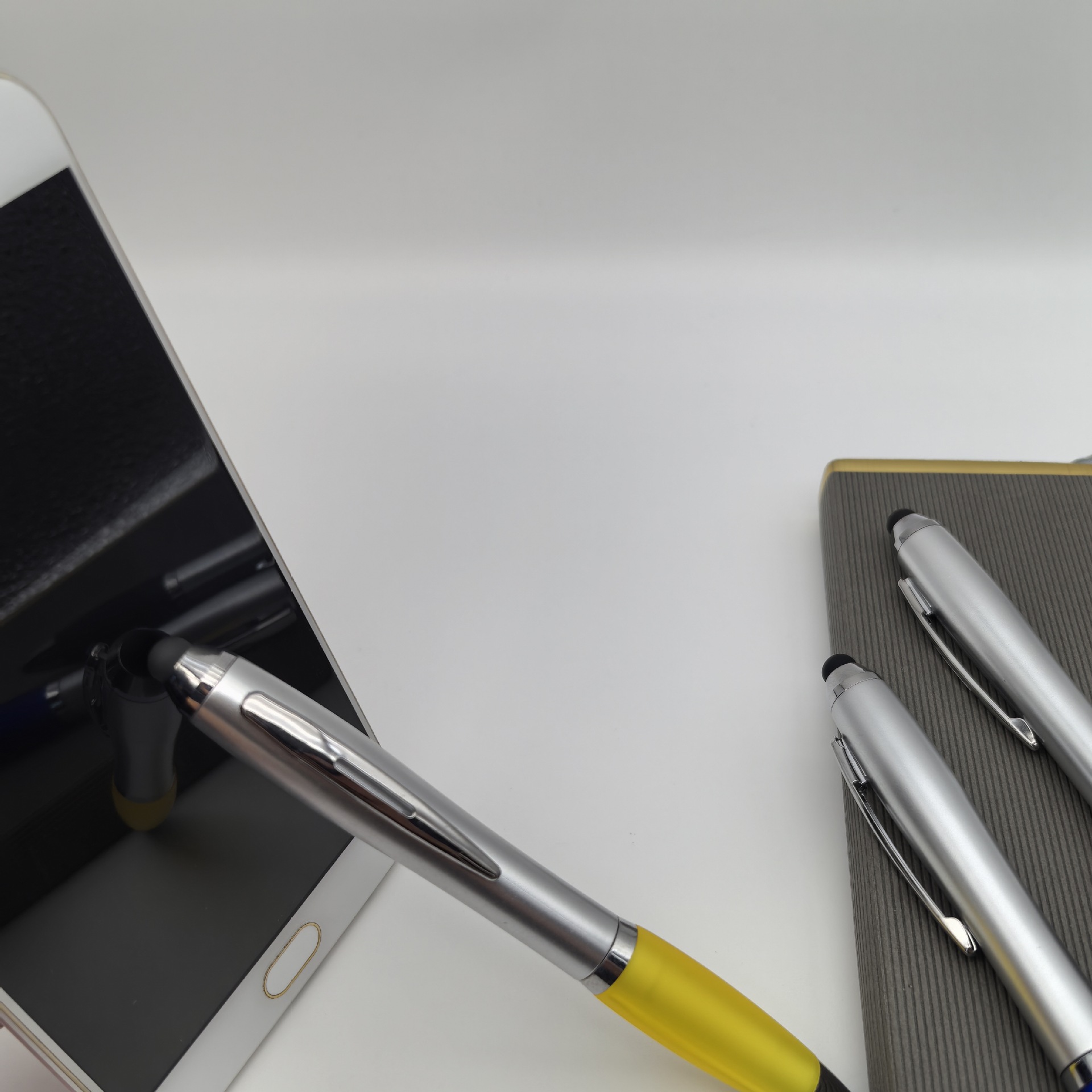 Pintura clásica torsión lápiz de pulverización plata calabaza lápiz táctil bolígrafo publicitario regalos rotación pantalla táctil bolígrafo personalizado