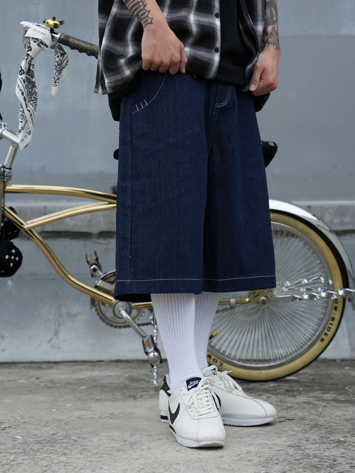 Herr denim shorts chicano stil med blomsterbroderi_voghion.com