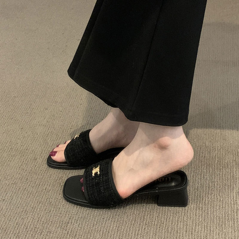 Sandalias y pantuflas de punta cuadrada con hebilla de metal de tacón grueso para el verano de 2025