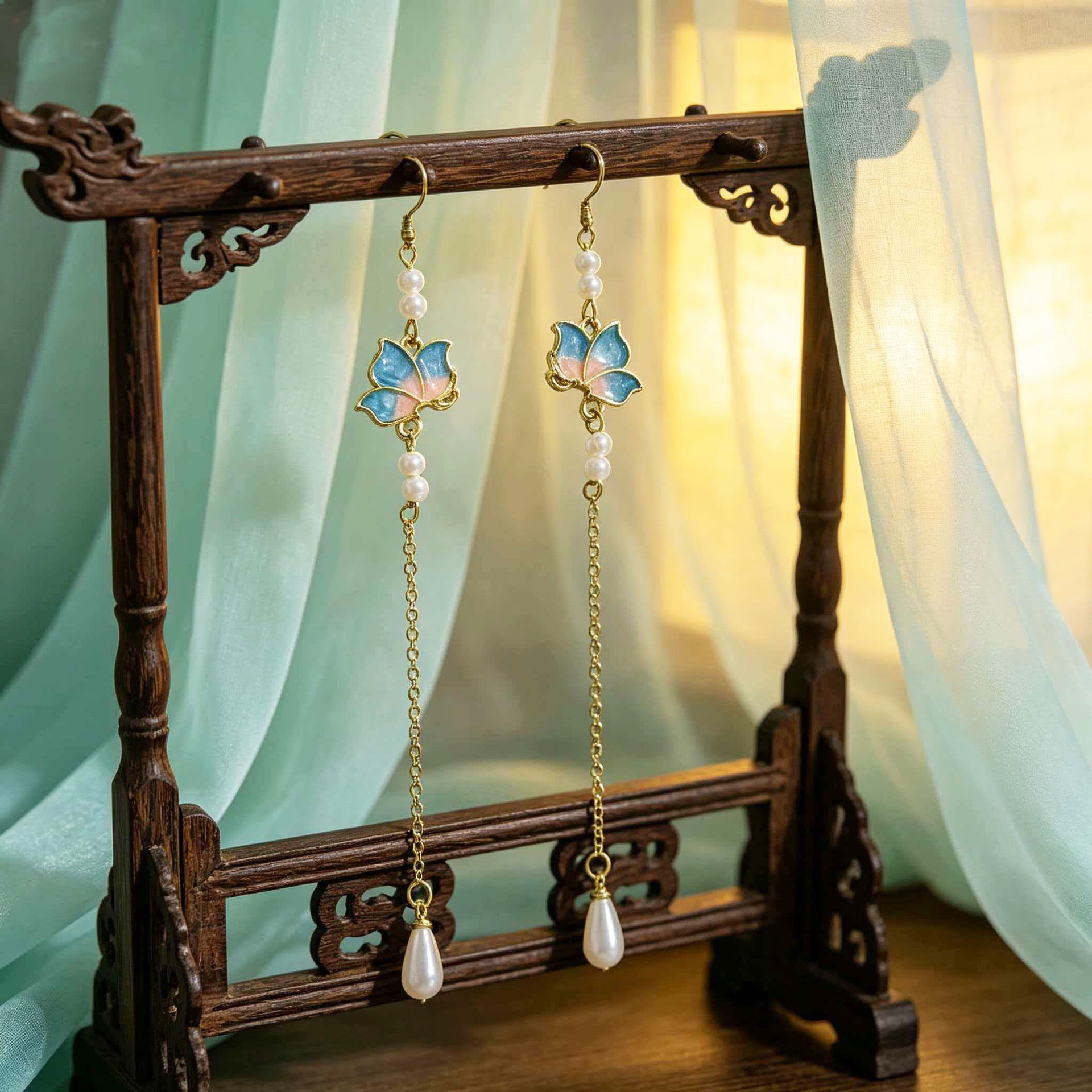 Joyas de orejas de mariposa azul rosa, aretes de estilo chino, aretes antiguos, gotas de agua, ganchos de orejas largos, vestidos chinos, aretes de cheongsam