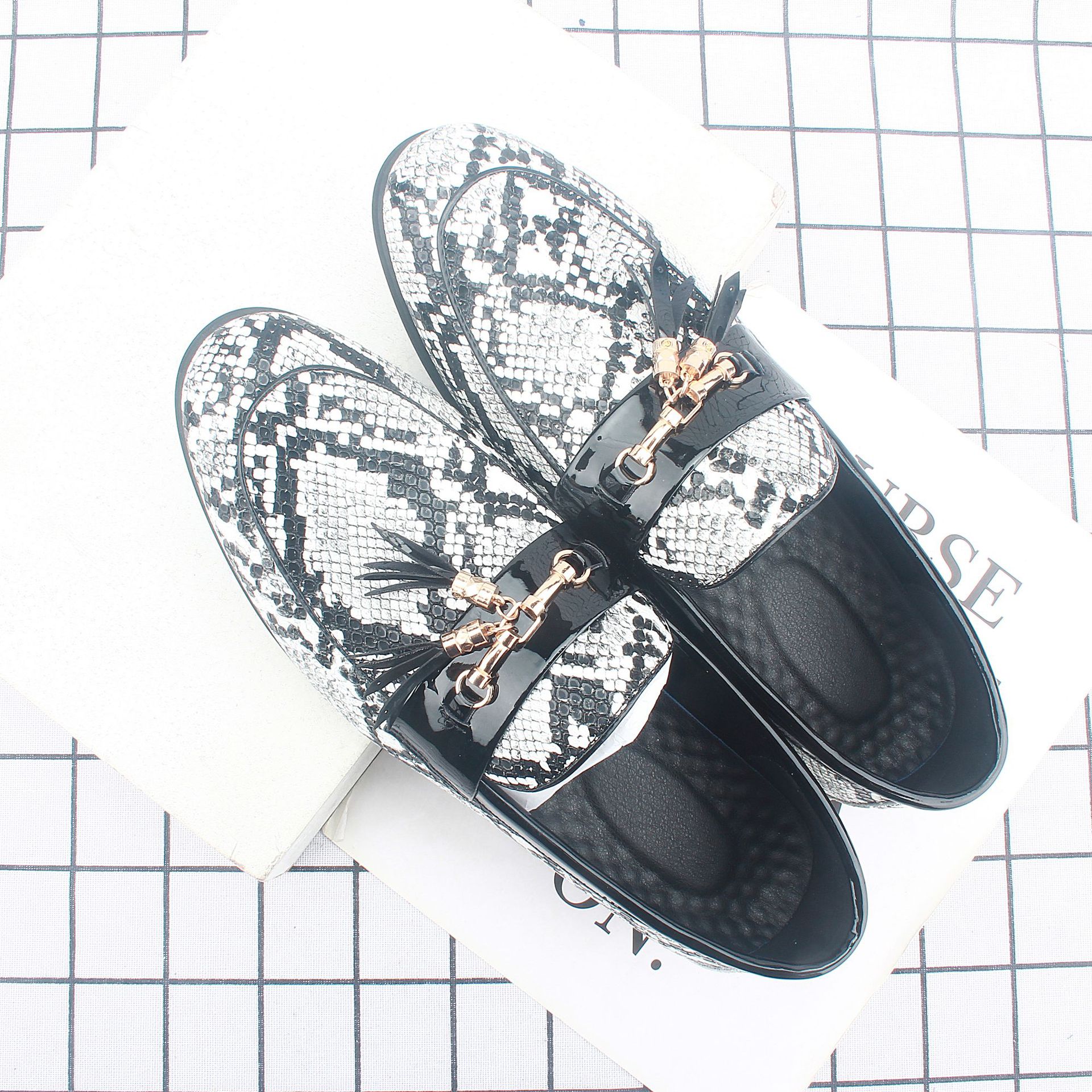 �ļ��ָ�Ь�ж���Ӣ����������һ�ŵ�ƤЬ���귢��ʦ��װ��Ь2232