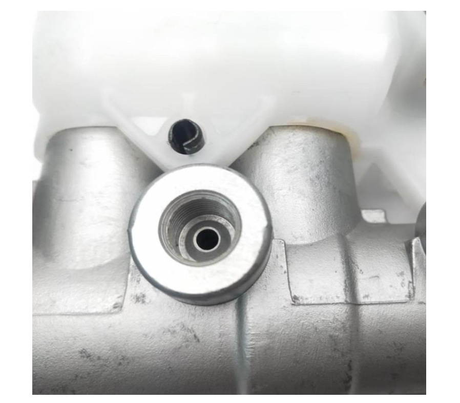 Suitable for Toyota Corolla brake master cylinder 47201-02490 47201-02491 4720102491