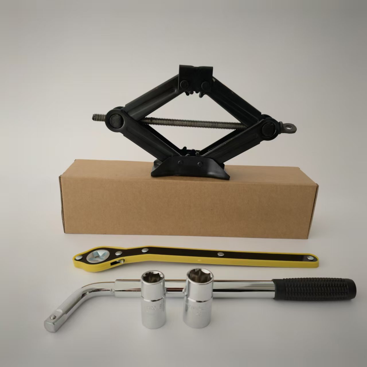 0kg Simple Wrenches for Cars and Tricycles, Hand-Cranked, Labor-Saving, In-Car Use, 0.8t Scissor-Type
