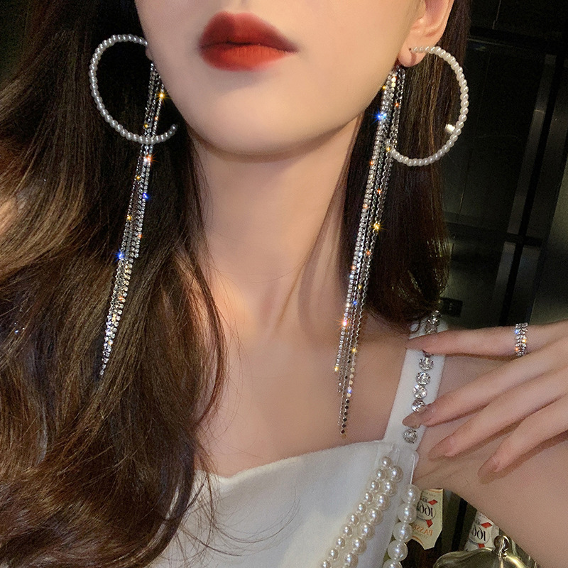 Fashion Pearls Circle Rhinestones Long Earrings display picture 8