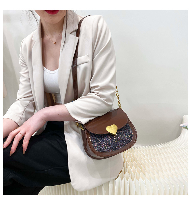 Korean Fashion Chain Messenger Bag display picture 10