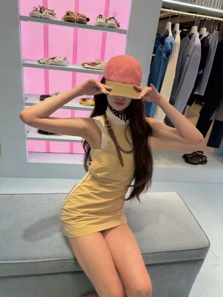 Fashionable retro suspenders sleevless