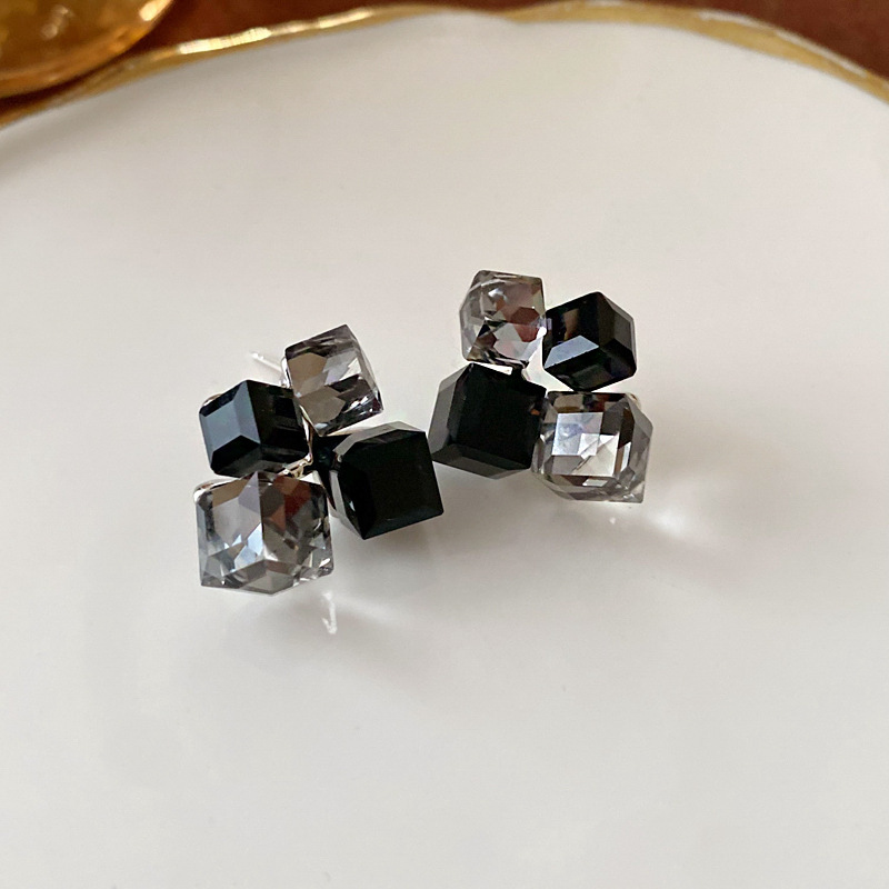 블랙 실버 바늘 크리스탈 랙 스퀘어 스터드 귀걸이