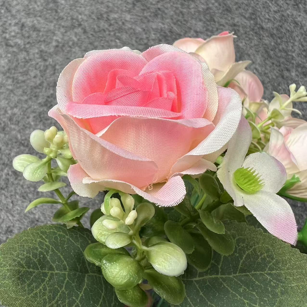Ramo de Rosas Artificiales de 5 Ramas y 8 Cabezas de Seda para Bodas