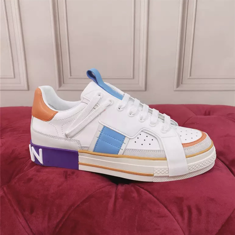 Zapatos deportivos casuales transpirables y perforados de moda coreana estilo DG, versión superior, para hombre, invierno 2025, zapatos blancos de moda europeos y americanos para mujer.