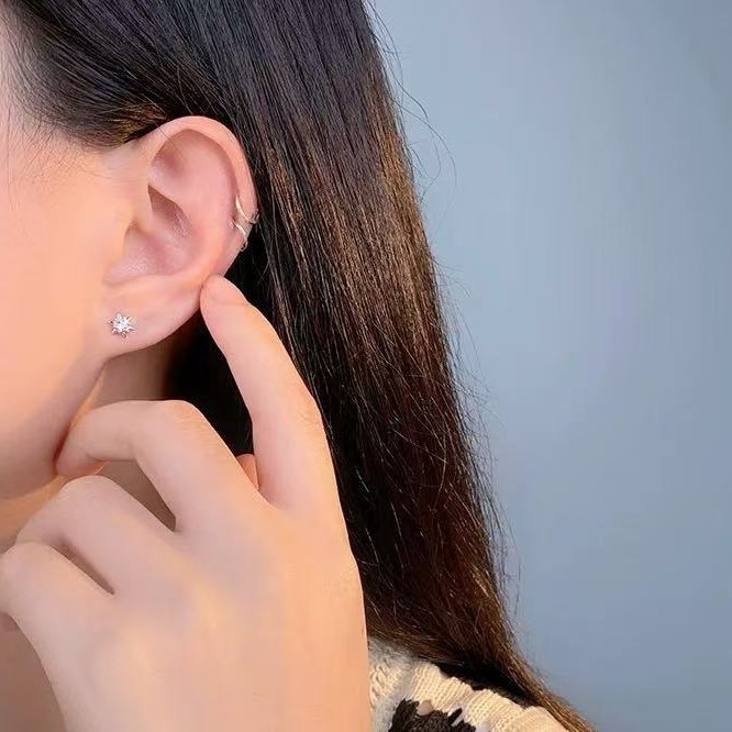 Ear cuff a stella a sei punte con zirconi eleganti da donna_voghion.com