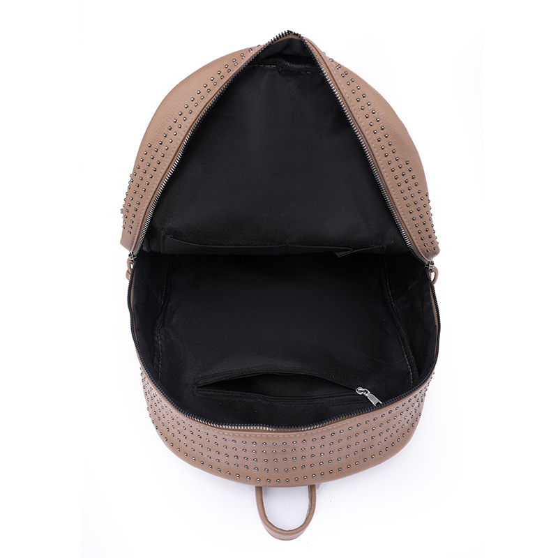 Fábrica al por mayor 2023 nueva mochila casual de cuero suave para mujer, remache de moda, mochila para computadora de gran capacidad, mochila escolar