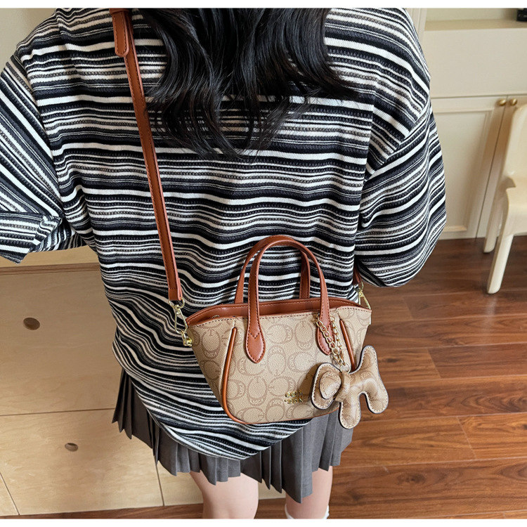A high-end retro printed bucket bag for summer 2025, a trendy and versatile crossbody bag for women undefined