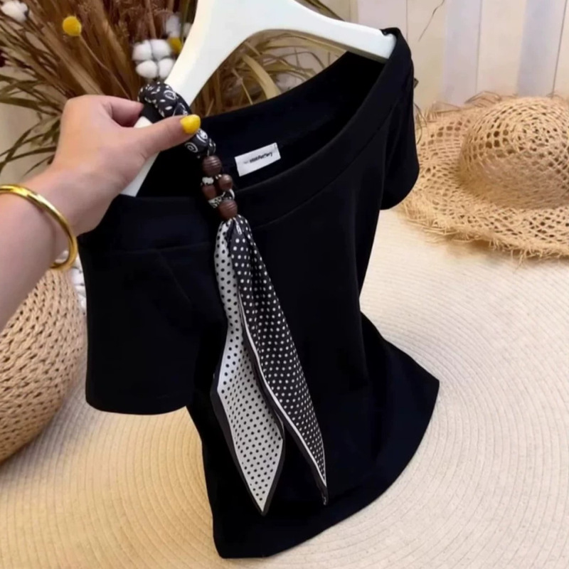 American Retro Black Slim-Fit Short-Sleeve Fashion T-Shirt for Women with a Stylish Design, Summer Off-Shoulder Top with Silk Scarf Tie American Retro Black Slim-Fit Short-Sleeve Fashion T-Shirt for Women with a Stylish Design, Summer Off-Shoulder Top with Silk Scarf Tie