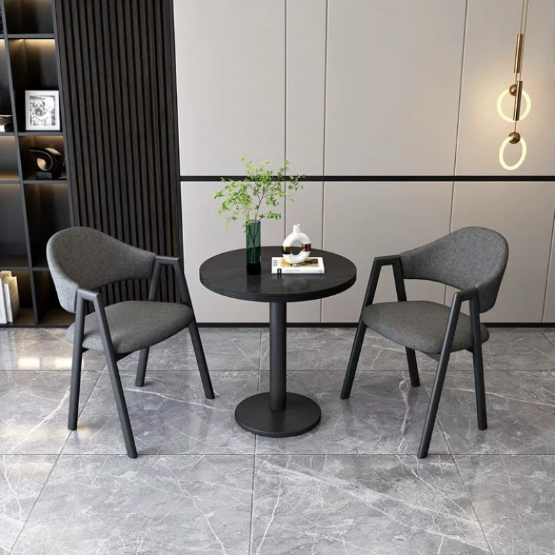 60 라운드 테이블과 의자 2개 블랙 테이블 블랙 그레이