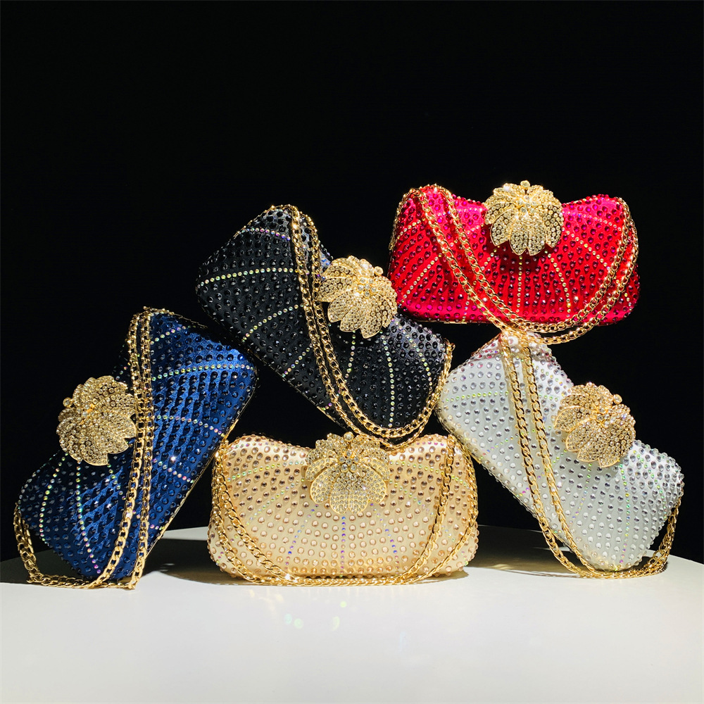 420g Weight Polyester Lining Material Lock clasp Closure Type Chain Strap Type Crossbody Bag, Evening Bag Bags Type Party Occasion Polyester Material Flower Pattern All Seasons Season Women's Gender Diamond Design Elegant Style Shell Shape Gold, Silver, Black Color Gold Silver Black Polyester Flower Shell Evening Bags 22