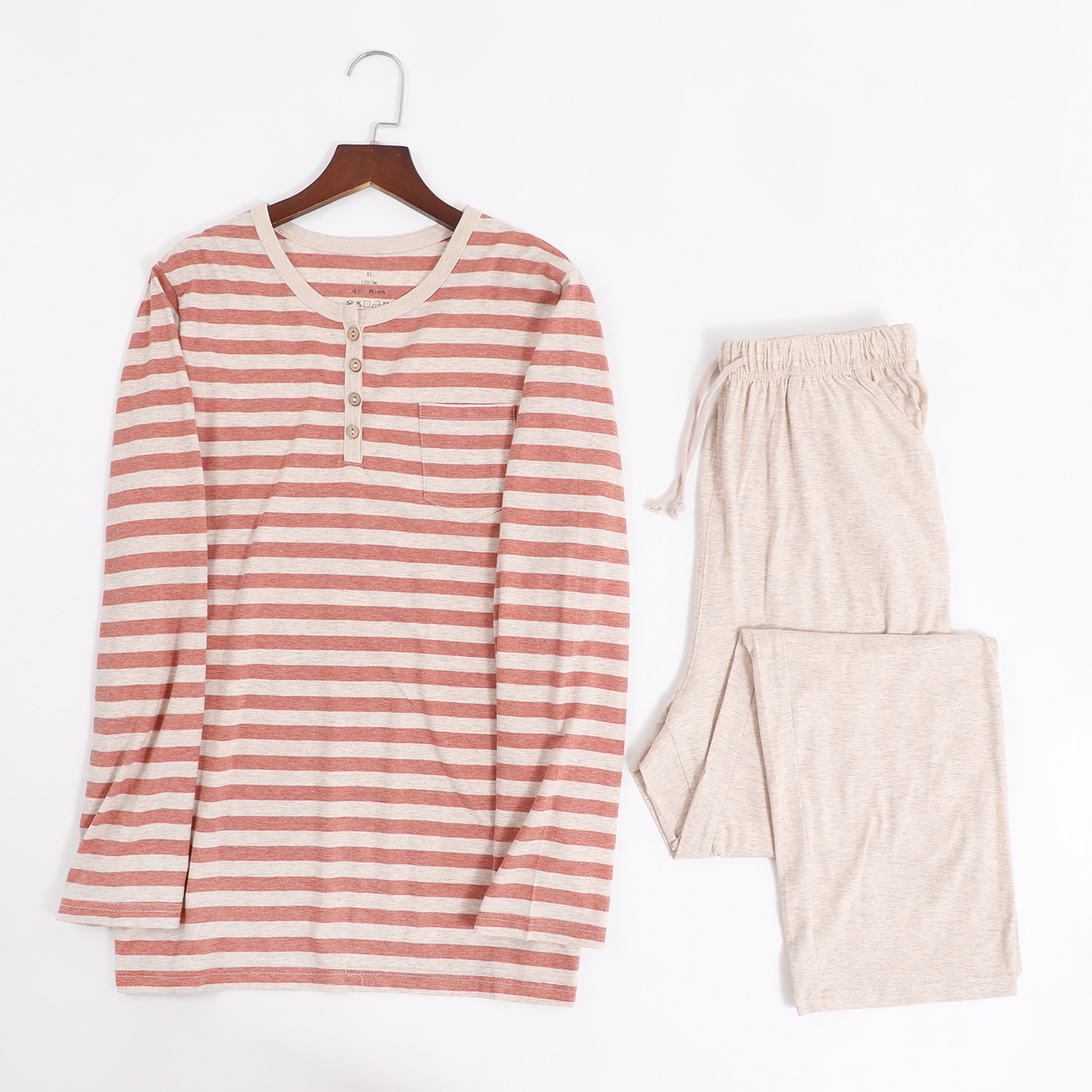 여성의 넓은 줄무늬 벽돌 레드