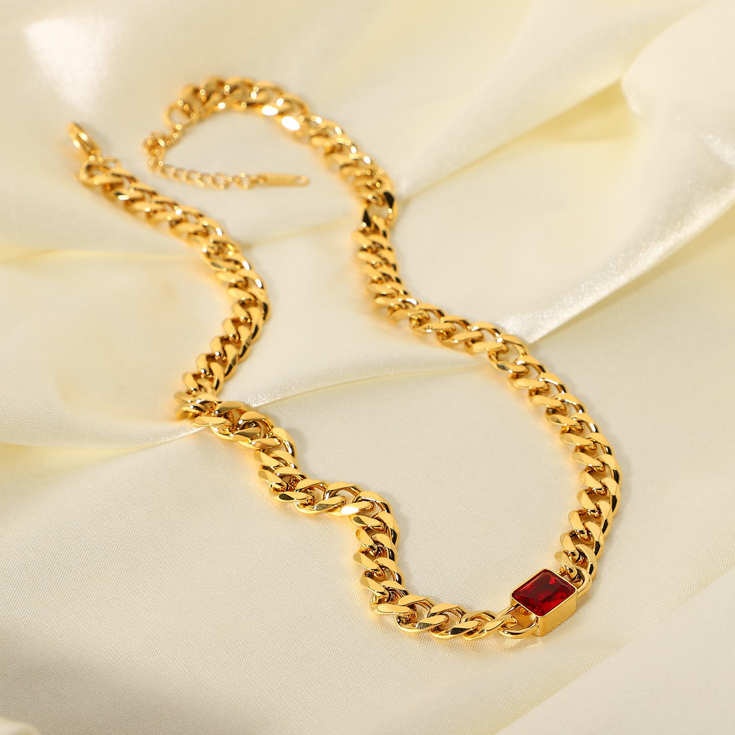 Twist Chain Square Zircon Pendant Gold-Plated Stainless Steel Necklace Wholesale_colorza_10
