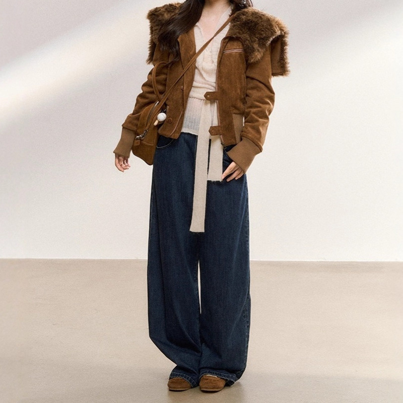 2026 Autumn/Winter Maillard Style Warm Faux Fur Collar Spliced Suede Slim-Fit Short Jacket French Style 2026 Autumn/Winter Maillard Style Warm Faux Fur Collar Spliced Suede Slim-Fit Short Jacket French Style