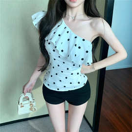 法式荷叶边波点斜肩无袖背心女装夏季修身设计感辣妹chic外穿上衣