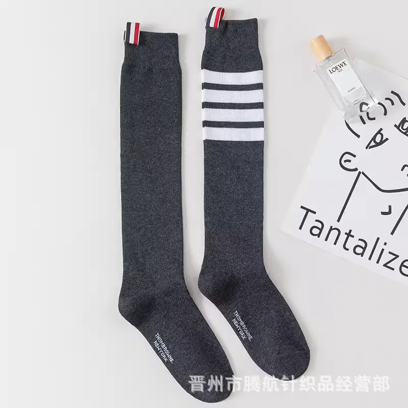 무릎 깊은 회색