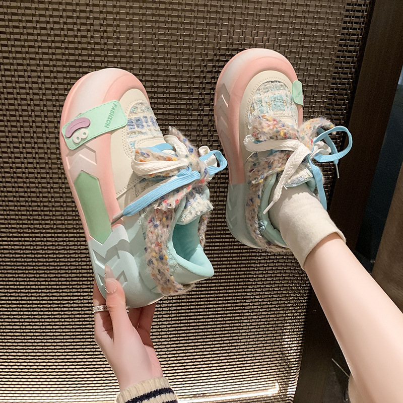 Zapatos blancos de suela gruesa para las mujeres 2024 primavera y otoño nuevo feo lindo cabeza grande leche fufu zapatillas casuales lindo pan zapatos