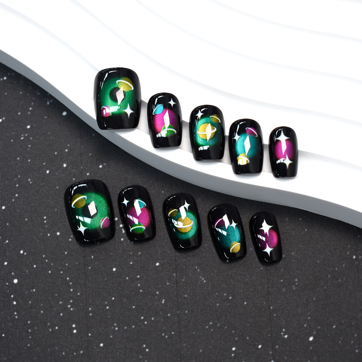 Pequeño libro rojo estilo caliente Happy Planet color ojo de gato con armadura corta de otoño e invierno con uñas blancas