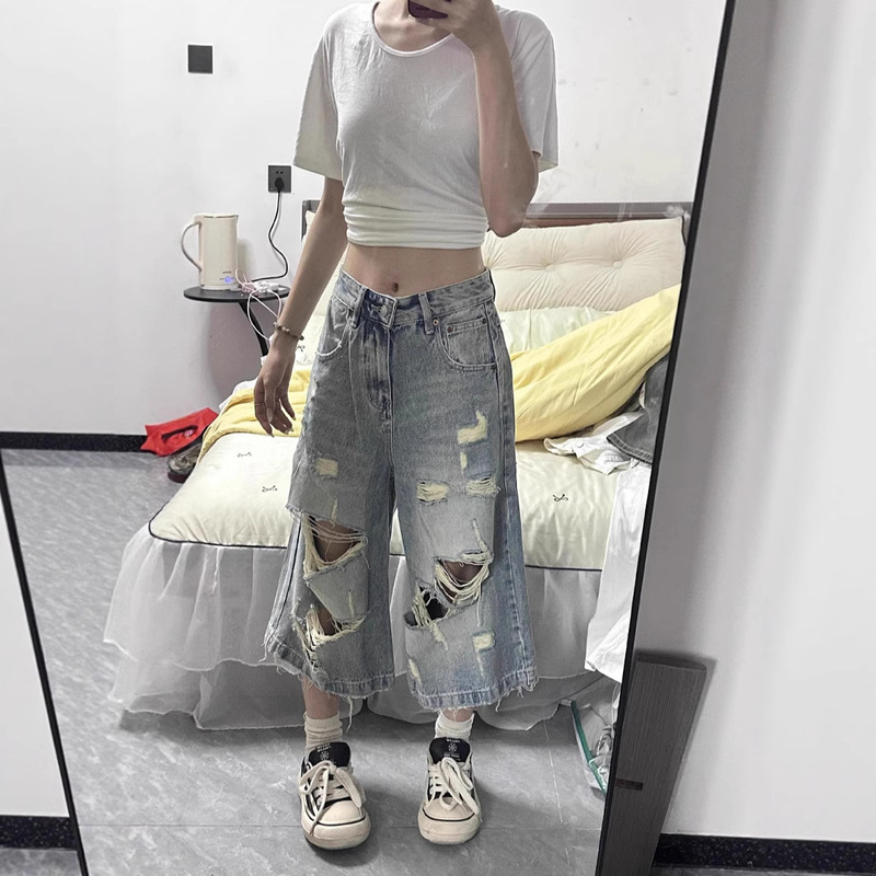 Plus Size Retro Ripped Design Cropped Jeans for Men and Women American Washed Distressed Loose Straight Trendy Shorts