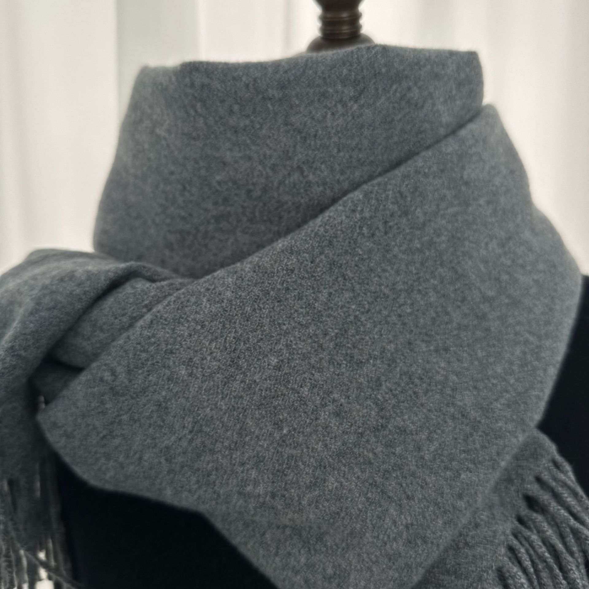 2023 nouveau monochrome pour femme, style décontracté japonais coréen, écharpe chaude, châle à la mode, peau de mouton d'automne et d'hiver_voghion.com