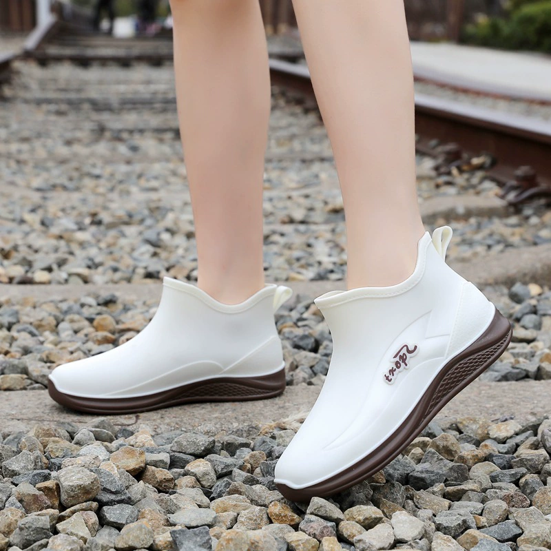 Дождевые сапоги леди новый мягкий фон водонепроницаемый износостойкая водная обувь нескользящая работа кухня легкая резиновая обувь с толстой подошвой короткая труба дождевые сапоги