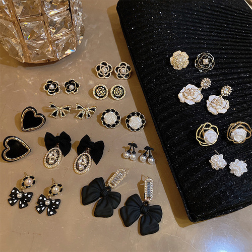 Elegant black camellia pearl earrings with a high-end vibe, retro Chanel-style French 925 silver needle earrings for women