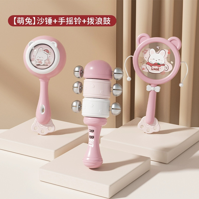 新入生の手で鈴を鳴らす赤ちゃんのおもちゃ0歳から1歳の赤ちゃんは3 ~ 6ヶ月で朝のハンマーをかじることができます。|undefined