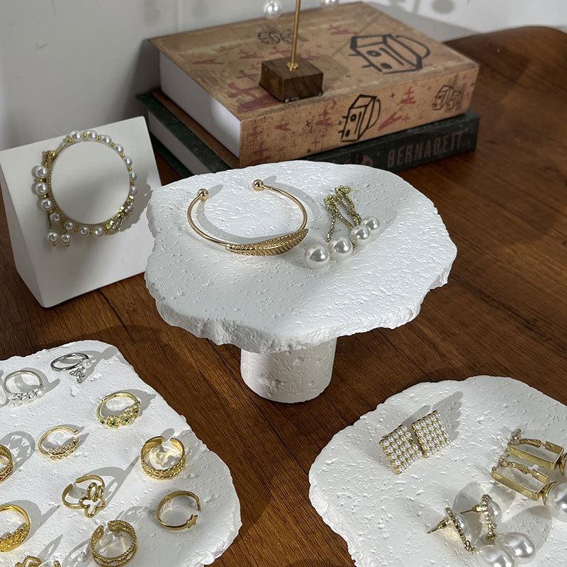 洞石膏不規則ジュエリー展示棚アクセサリー陳列パレットジュエリー陳列道具指輪イヤリングネックレス