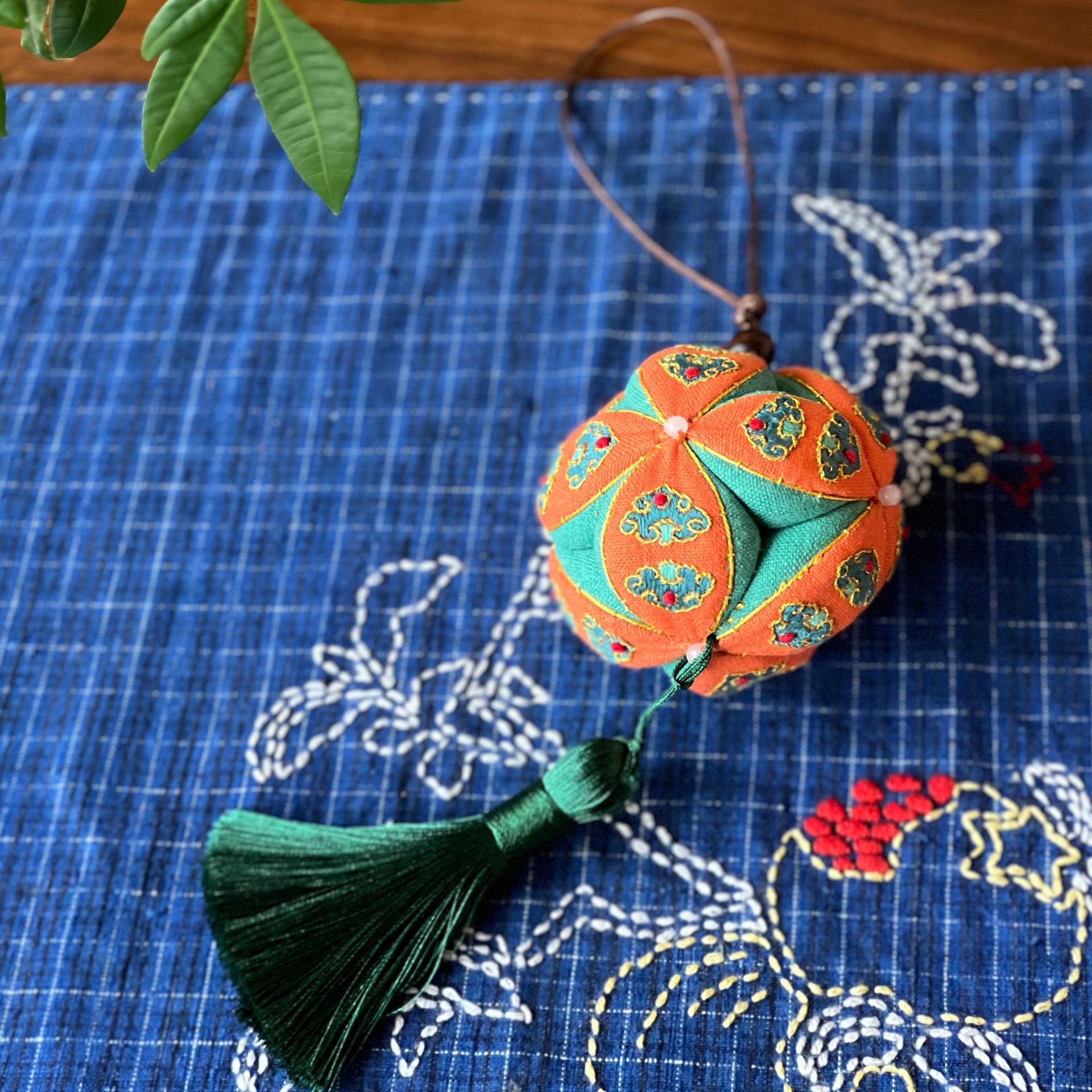 Saquete de estilo antiguo bordado mano Lu DIY material paquete colgante bolsillo de bola para regalar novia colgante de flores