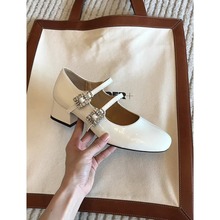 С���L������ЬŮ2024���ļ��и�СƤЬ�¿�r�аٴ�\��ˮ荆�Ь