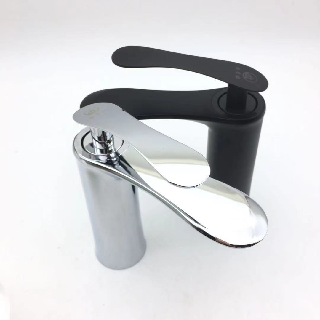 Alto estándar incorporado solo agujero grifo negro lavabo grifo oro pato lengua plana lavabo bajo encimera cuenca grifo